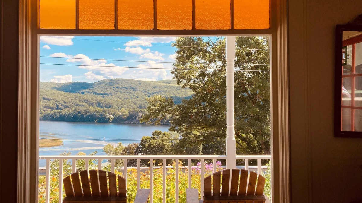Bellows Falls Bed & Breakfast | Harvest Barn Inn