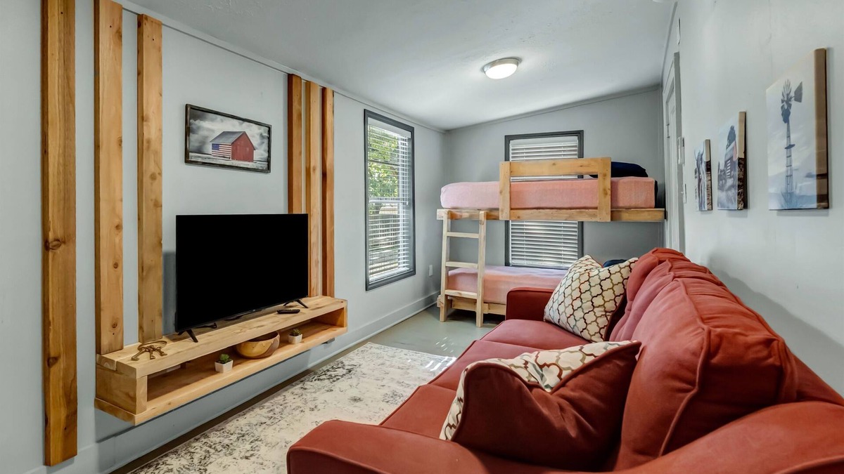 College Station Apartment | Harvest: King Bed+Bunk Beds, Walk to A&M Campus