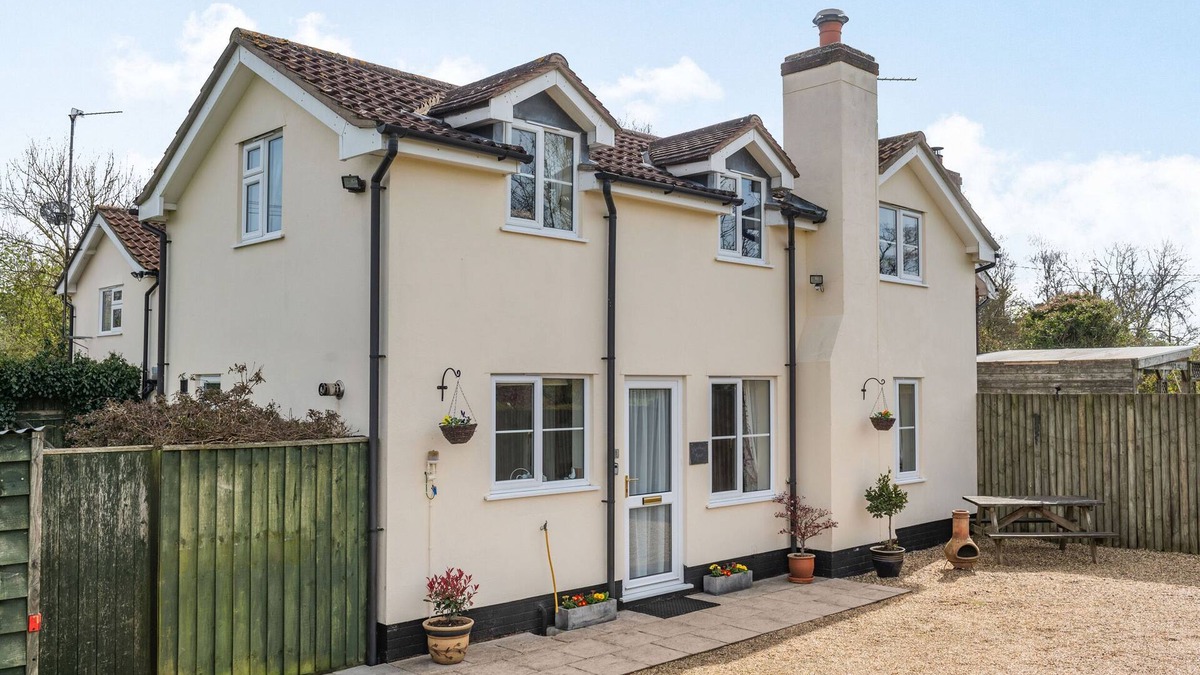 Grundisburgh Cottage | HARVEST MOON, family friendly, with open fire in Grundisburgh