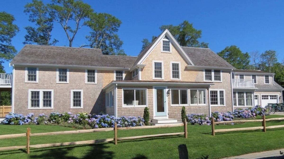 Barnstable House | Harvey House: 066-Ba Stunning Renovated Home Steps to Barnstable Harbor