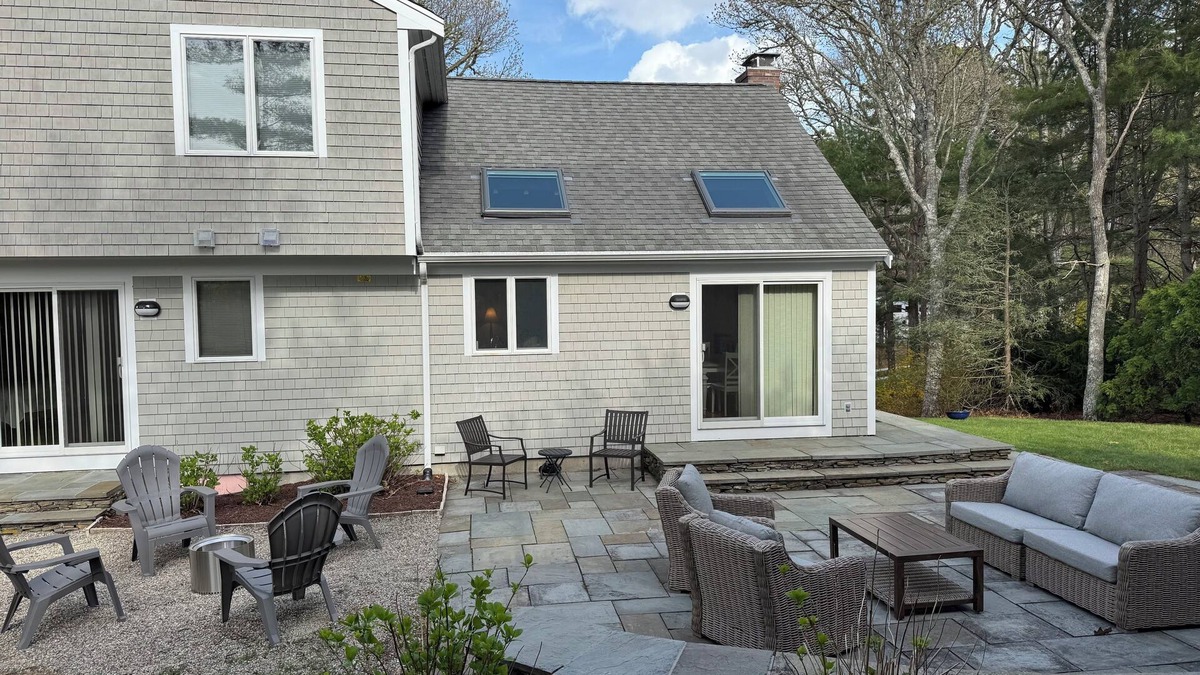 South Harwich House | HarwichPort 4 bdr 3 bath - Walk to Red River Beach - next to Wychmere