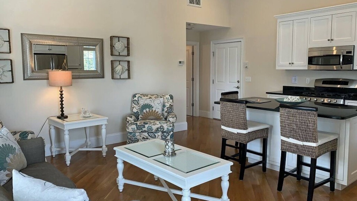 Harwich Port Condo | Harwichport Center Condo, Walk to Beach! (1585)