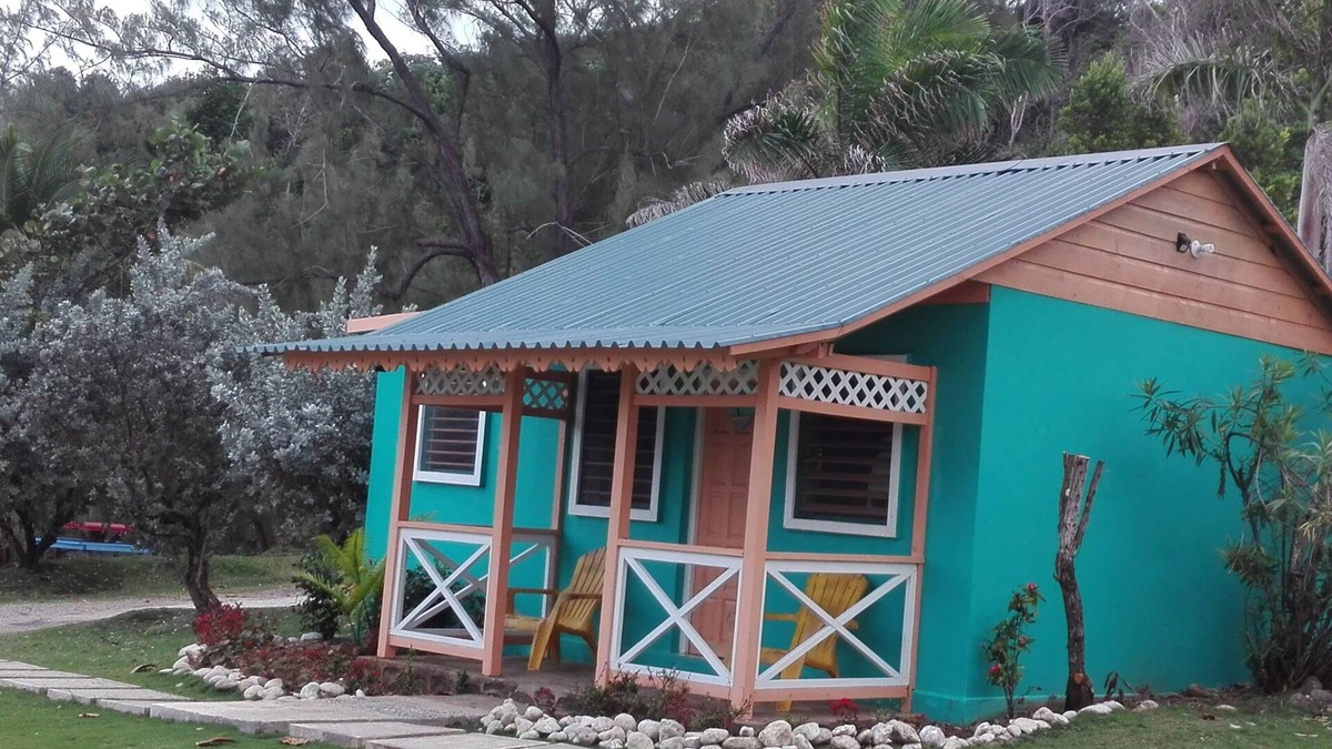 Robins Bay Cottage | Hassle Free Getaway Beach Front Property, family friendly