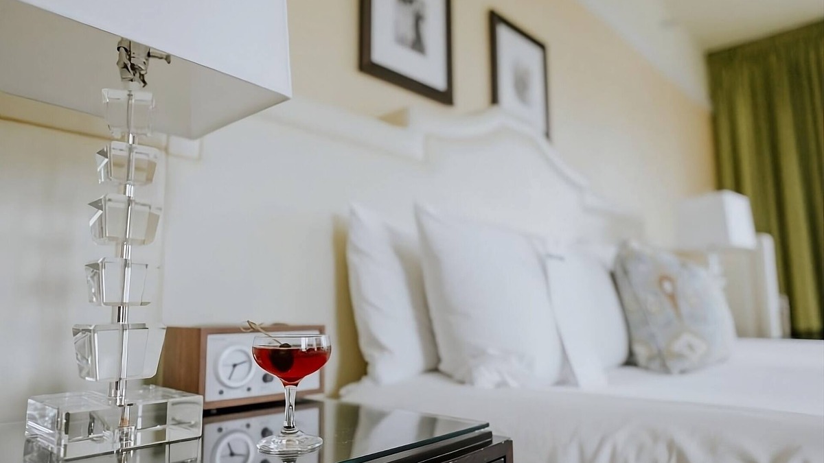 Goose Hollow Hotel | Hassle-Free Stay! 4 Relaxing Units, Onsite Pop-Up Cinema, Pets are Allowed!