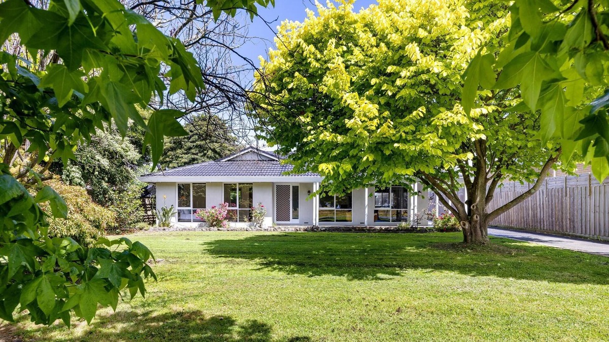 Hastings House | Hastings by the Bay - Renovated, spacious house, close to beach