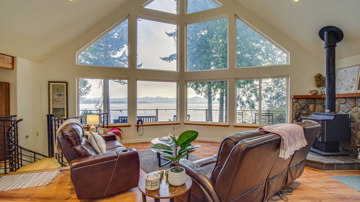 Everett House | Hat Island Home w/Stunning View & Wraparound Deck