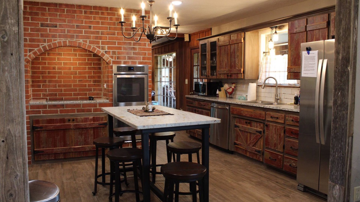 Ponca City House | HaT Ranch Lodge. Perfect for a large group or multiple families. NO CLEANING FEE