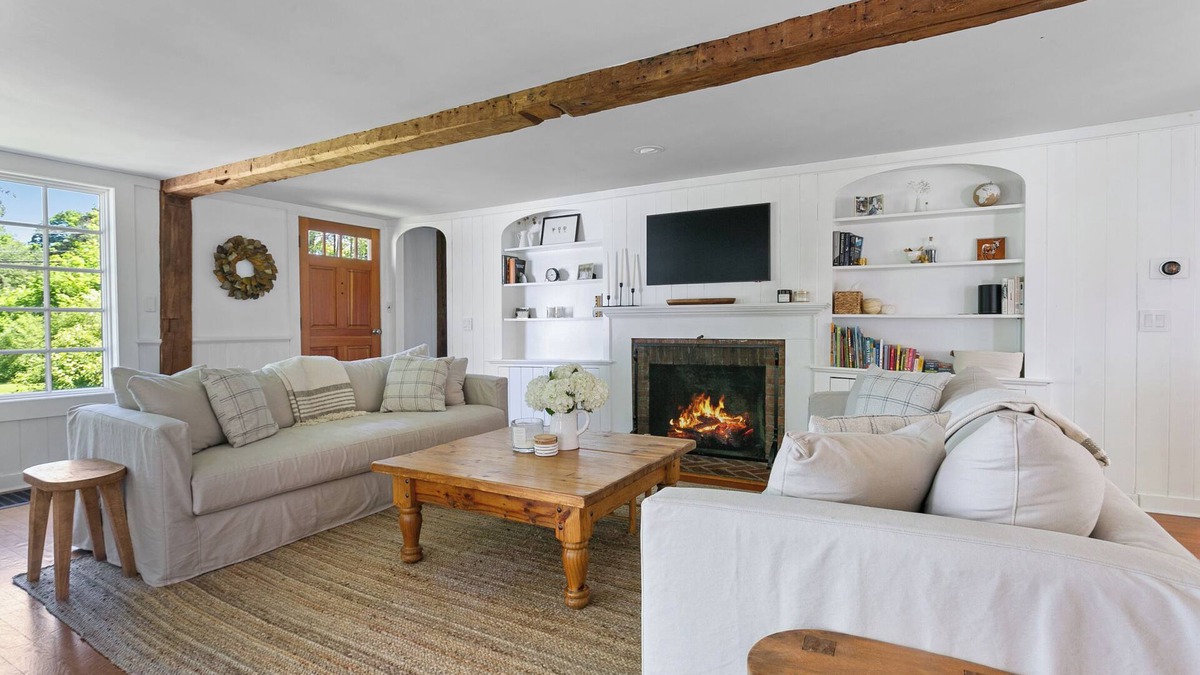 Bridgewater House | Hat Shop House: Charming Retreat in the Heart of New England. Family friendly.