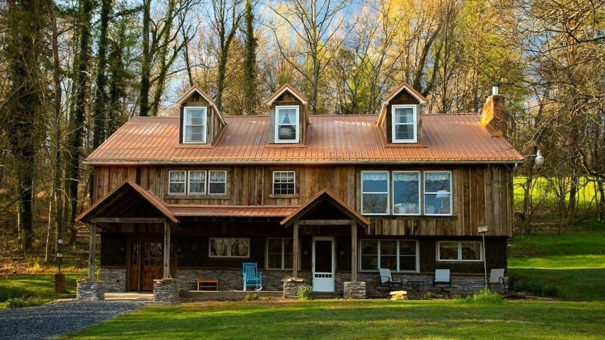 Bristol House | Hatch, 6bd/3ba, 2 kit, perfect for groups, 500ft of S. Holston River Frontage