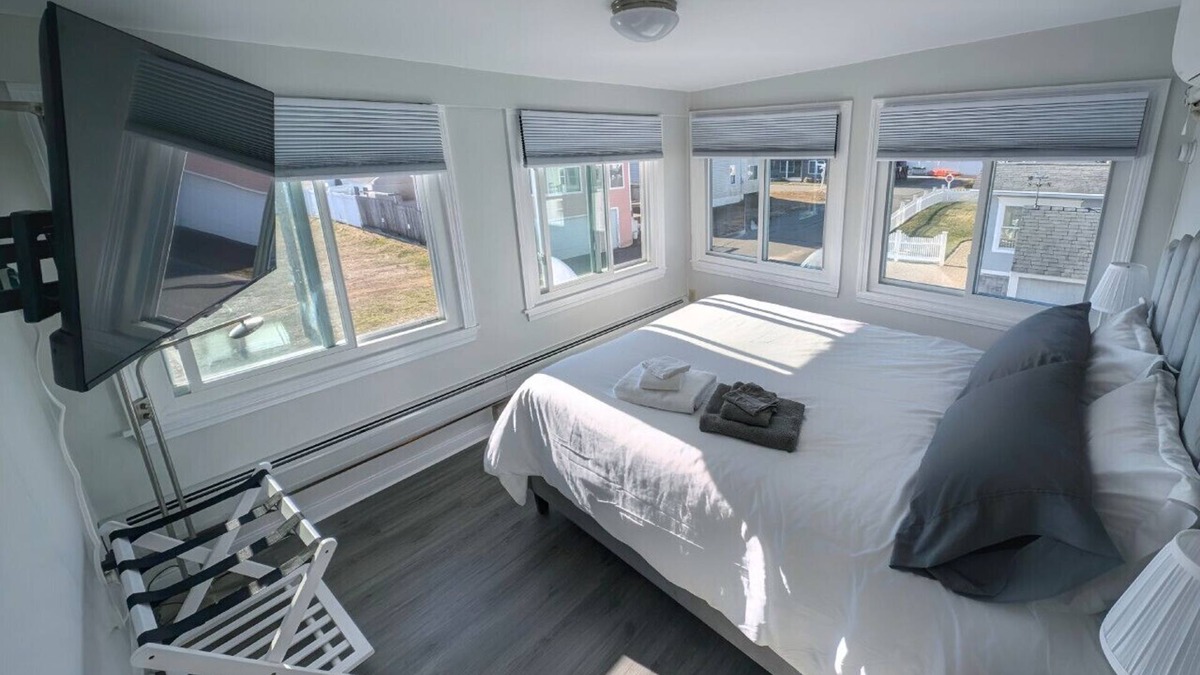 Old Lyme Apartment | Hatch at Soundview · Beach+OceanView+Sunrise