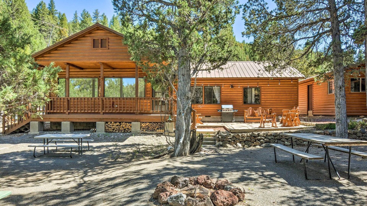 Mammoth Creek Cabin | Hatch Retreat w/Deck, Grill & Creek Access!