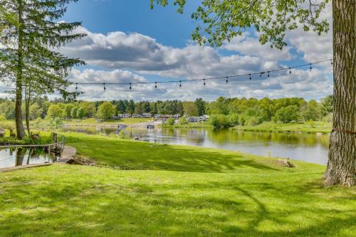 Neillsville House | Hatfield Family Home on Lake Arbutus Boat and Hike