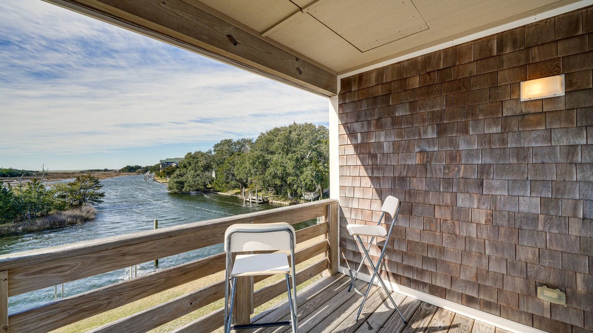 Brigands' Bay House | Hatteras Island Hideaway: Waterfront, Canal Access