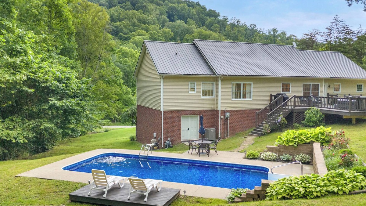 Stanton House | Hatton Hideaway at Red River Gorge! Pool/Hot Tub/Arcade Game Room