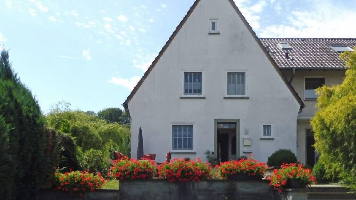 Luegde House | Haus am Berg der Osterräder by Interhome