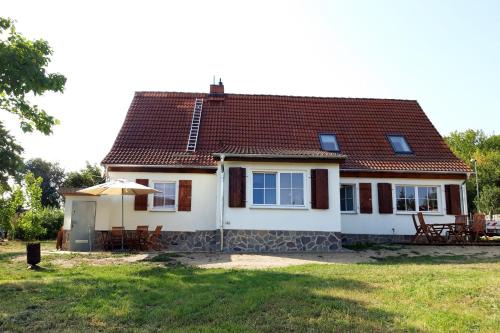 Herzfelde Apartment | Haus am See - zur blauen Tür
