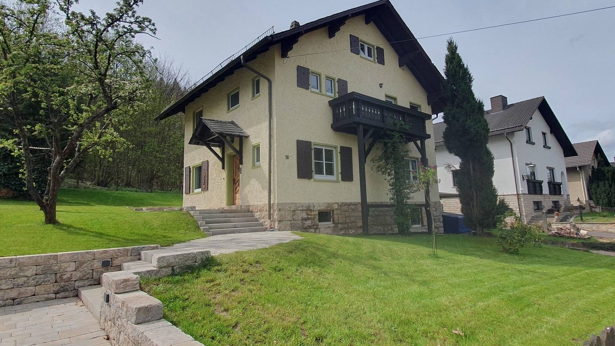Tabarz Apartment | Haus am Wald Ruhig Gelegene Ferienwohnung mit Großem Garten