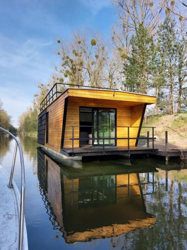 Lochowo Boat Rental | Haus Boat LIBERTY