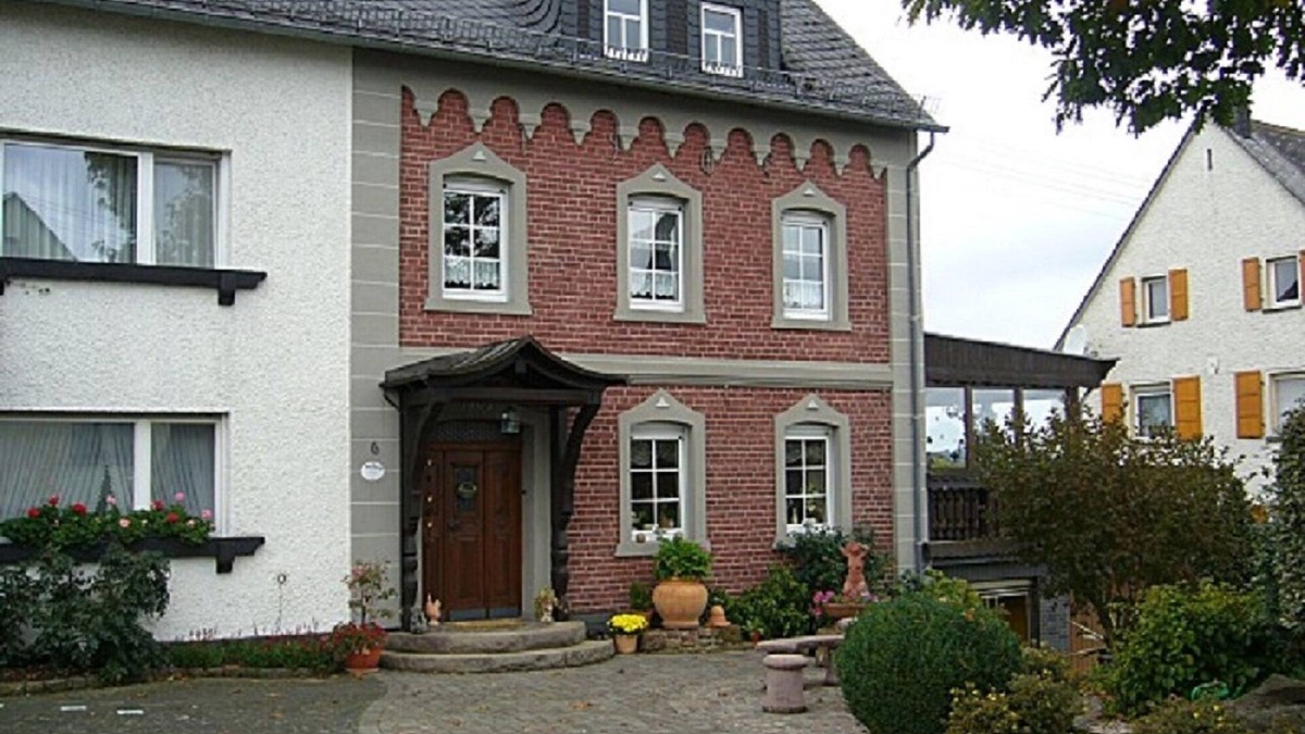 Liesenich House | Haus Buchholz large house for 12 people with conservatory and 5 bedrooms