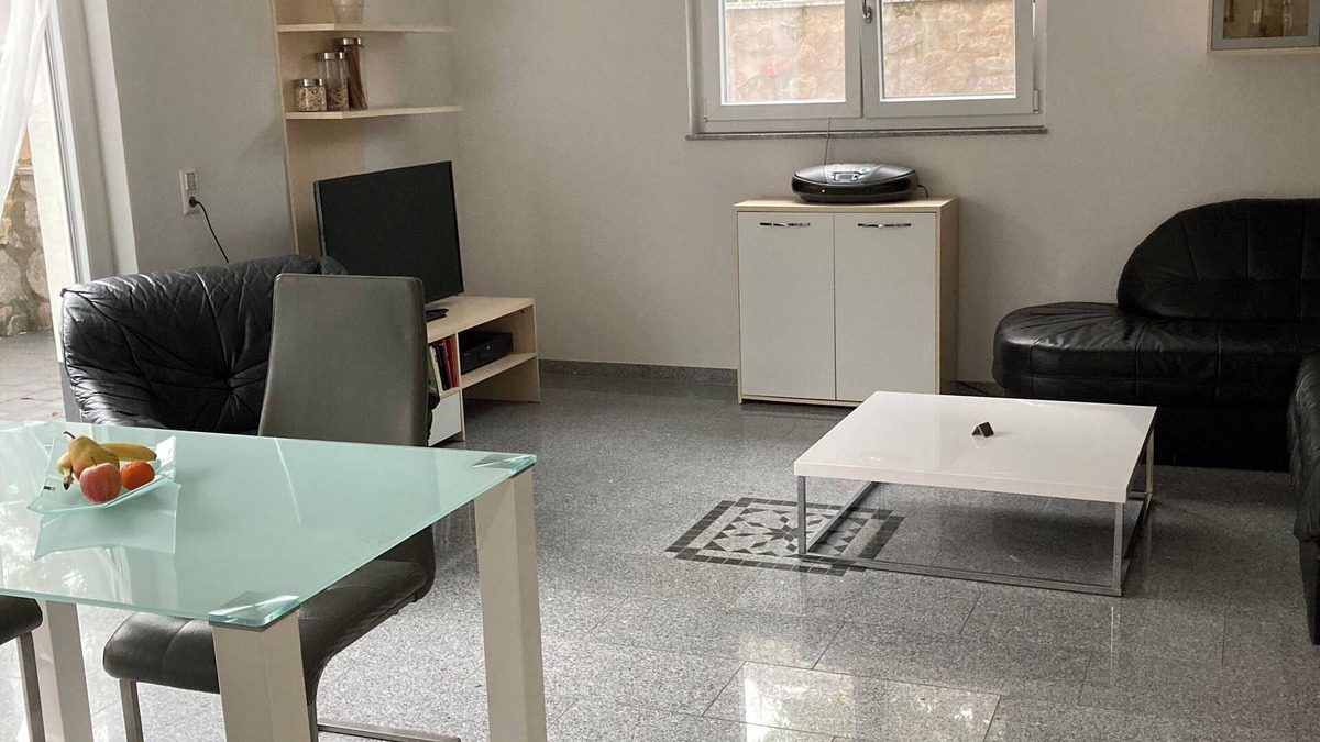 Grißheim Apartment | Haus-Meta, bright basement apartment with patio and terrace, child-friendly