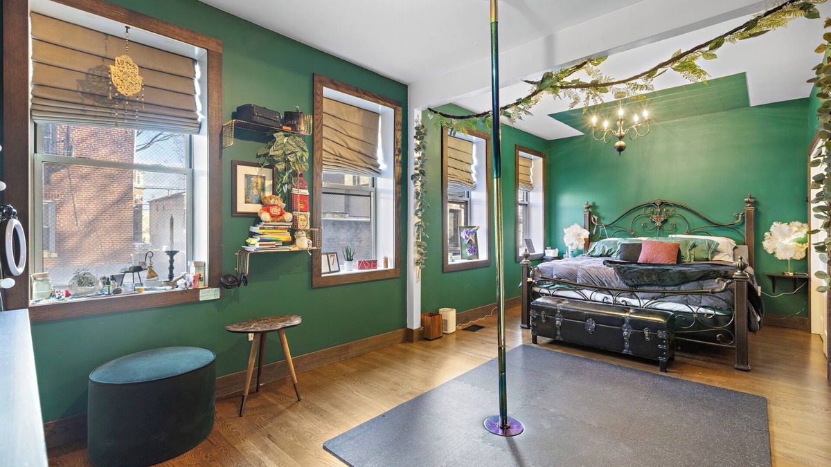 The Heights Condo | Haüs of Bliss: A Luxe, 2- Story Condo w/Hottub 20min from Manhattan & Metlife