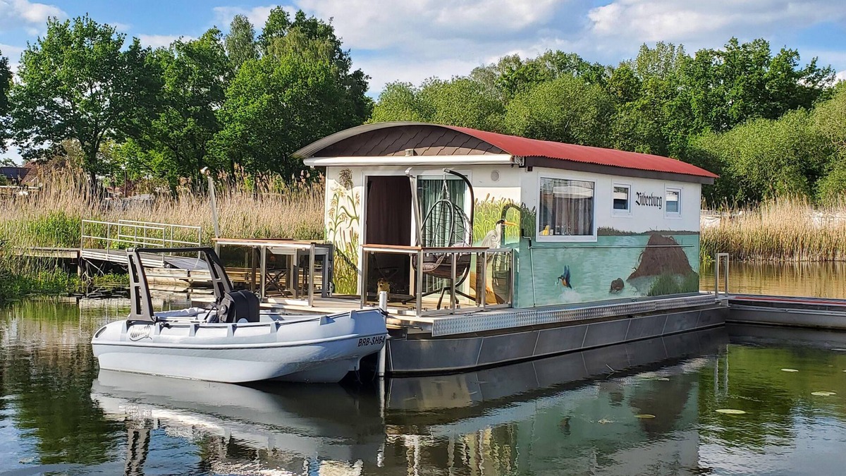 Havelsee House | Hausboot, schwimmendes Ferienhaus im Havelbogen, Haus auf dem Wasser