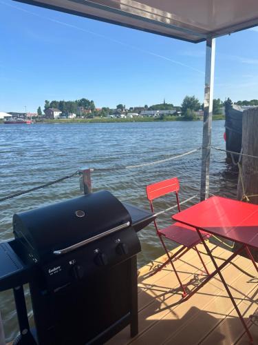 Herrenwyk Boat Rental | Hausboot Wasservilla