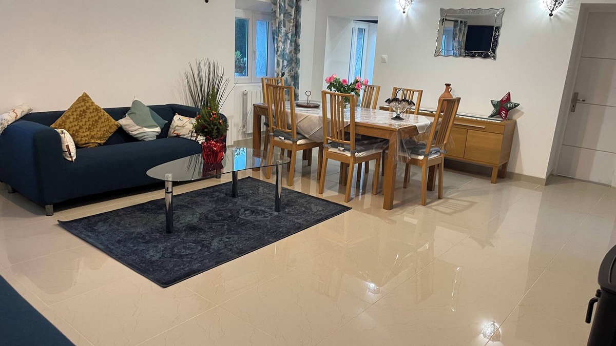 Carros Villa | Haut de Villa Les Tilleuls 95 m2 7 persons