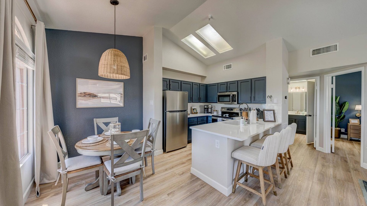 Lake Havasu City Condo | Hava-Retreat with Pool/Boat Parking!