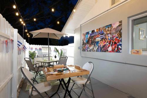 McGregor Apartment | Havana Nights King Bed Sofabed Patio Wi-fi
