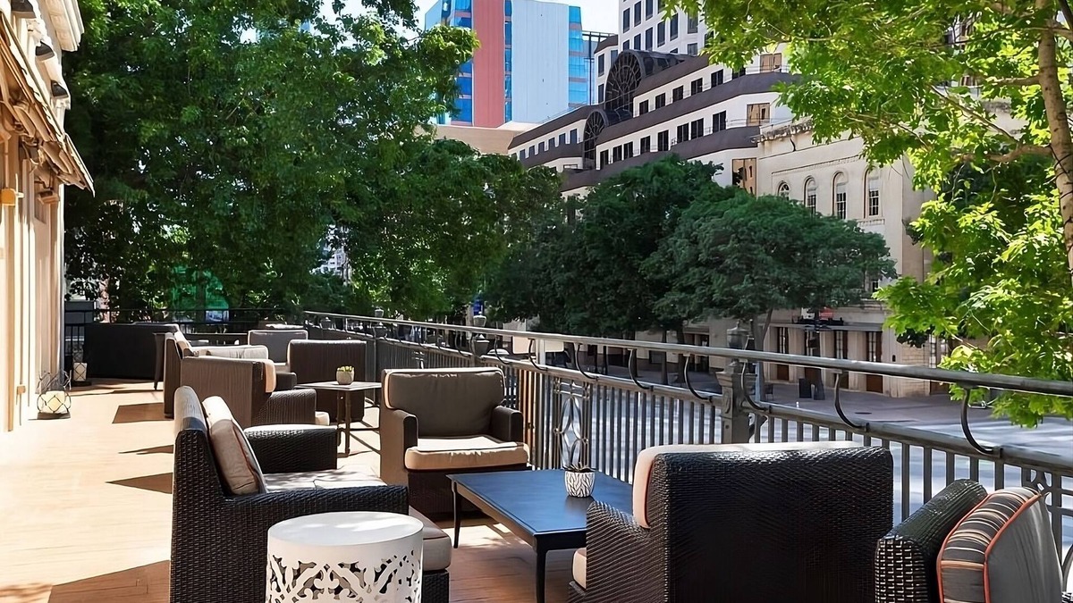 Downtown Austin Resort | Have a Blast on Sixth Street! Swimming Pool, Pets Allowed, Near Zilker Park!