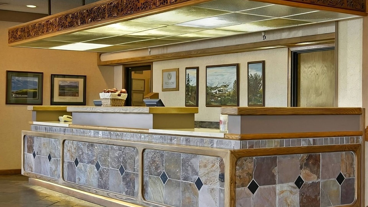 Wenatchee Hotel | Have a Fun Staycation! Pet-friendly Property with Free Parking and Pool!