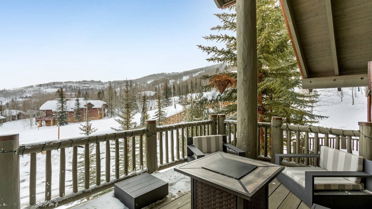 Avon House | Have A Luxe Beaver Creek Holiday - Ski In & Out Access, New Private Hot Tub, Vacation Reimagined!