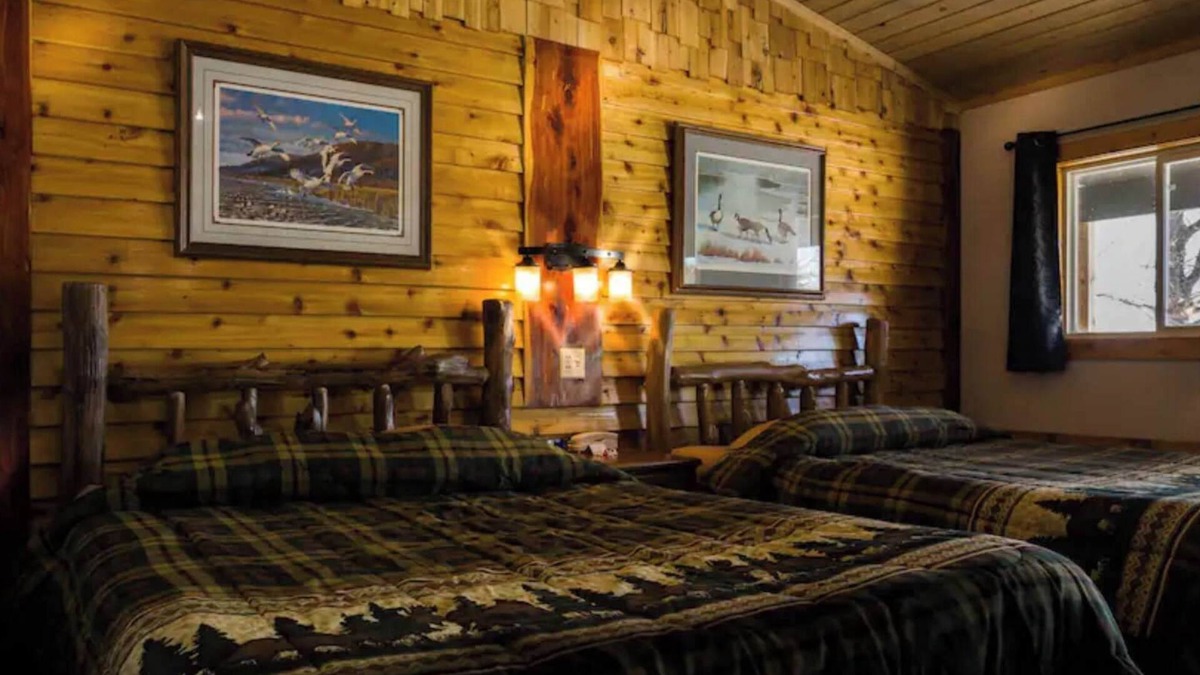 Rice Lake Cabin | Have a peaceful getaway in Room 18 - The Duck Blinds - Curriers Lakeview Lodge