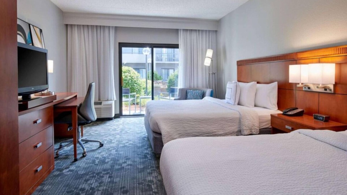 Eden Prairie Resort | Have a Relaxing Stay! Two Units, Indoor Pool, Pets are Welcome with Fee