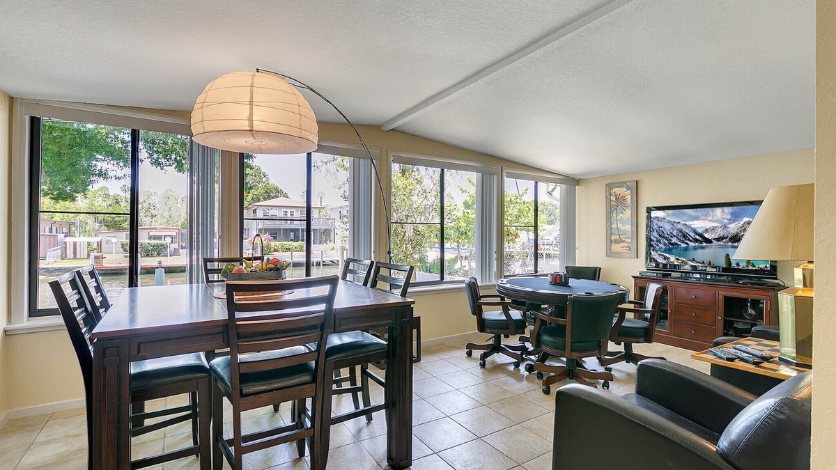 Crystal River House | HAVE IT ALL with floating dock, commercial icemaker and deepest canal in town!