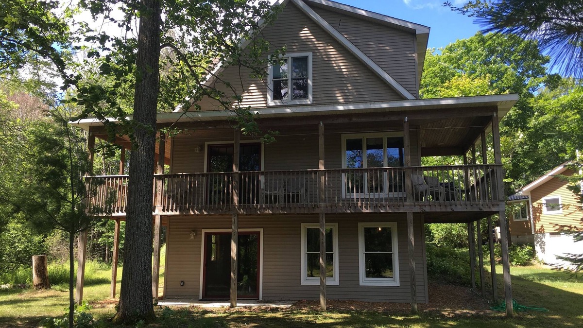 Lake Ann House | Have your first cup of coffee where Lake Ann meets The mouth of The Platte River