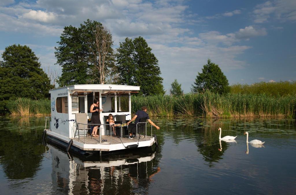 Brandenburg an der Havel Boat Rental | Havel Cruiser - Hausboot-Flöße mit Stil