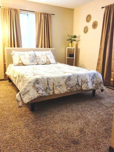 Savoy Apartment | Haveli, condo 2 mins away from Willard Airport and UIUC campus.