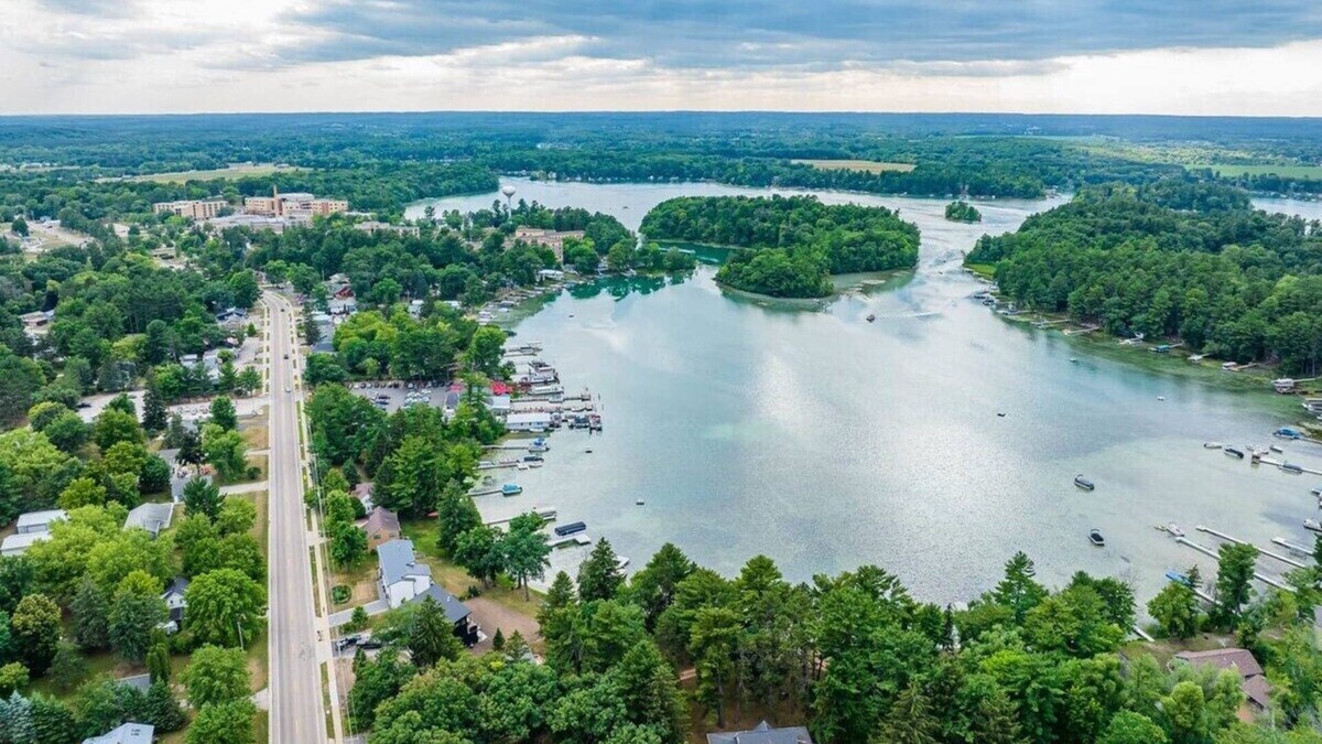 King House | Haven at the Harbor - Chain of Lakes!