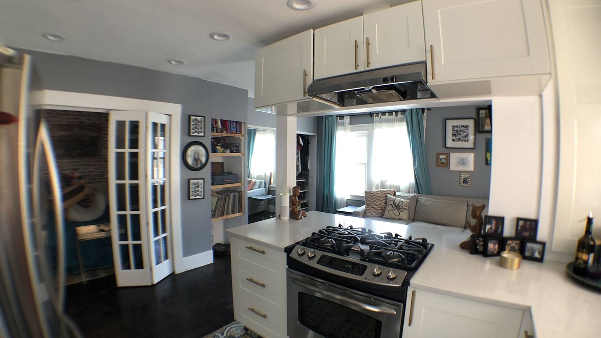 Alamitos Beach Condo | Haven for travel nurses & vacationers alike! Cozy modern home 1 block from beach