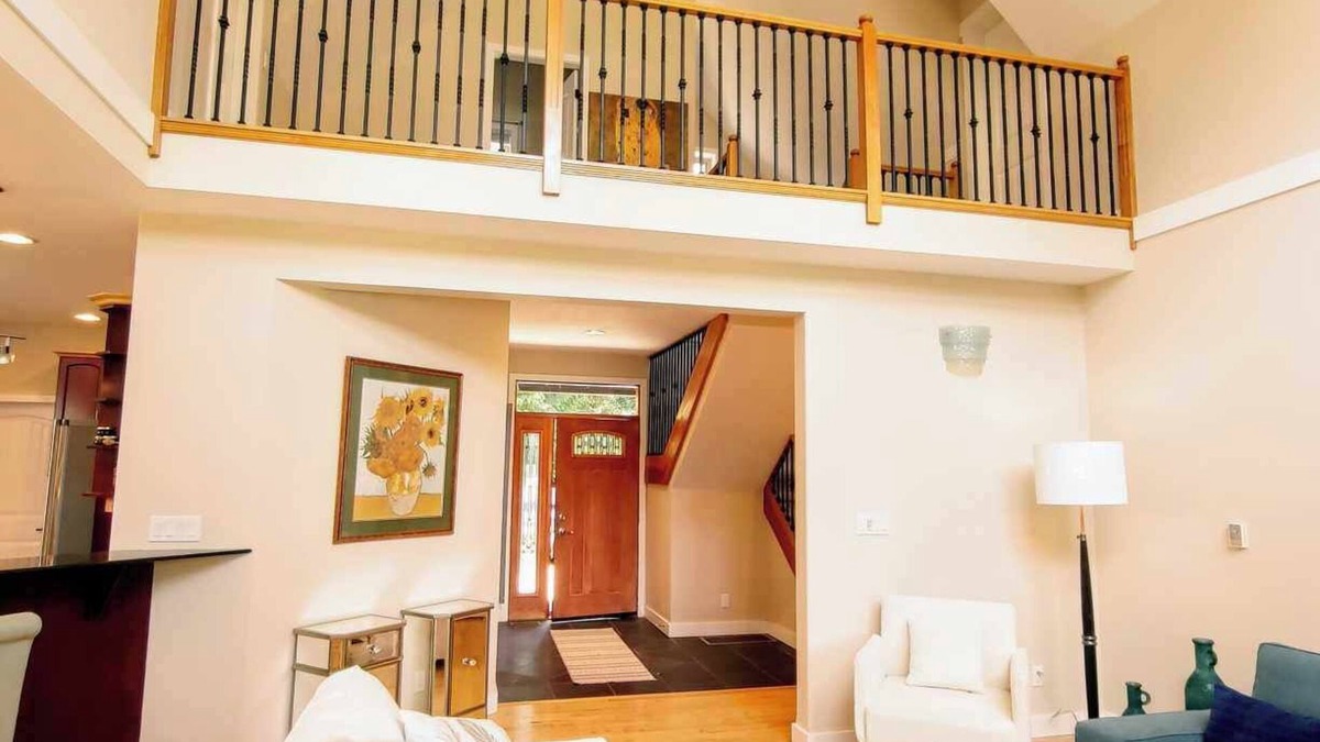 Otter Point House | Haven in Paradise: 3 bedroom Lake House in Sooke