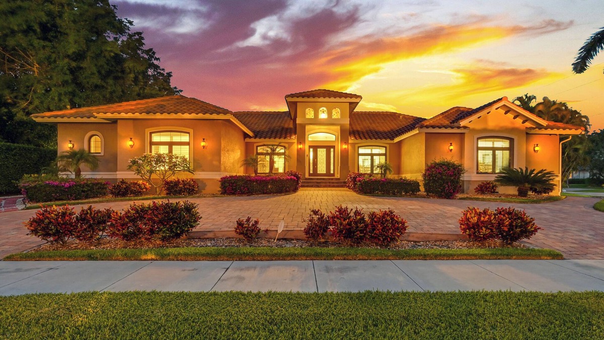 Marco Island House | Haven of luxury and comfort with a zest for the best!