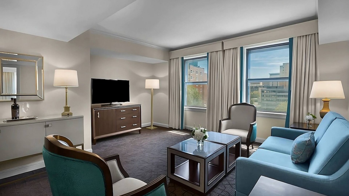 Central West End Hotel | Haven of Relaxation! Pets Allowed! With Parking, Pool, and Cinema!