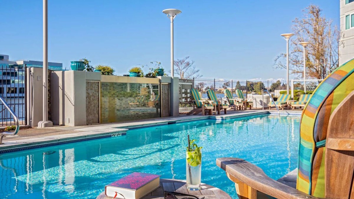 Redwood Shores Hotel | Haven of Serenity! 2 Relaxing Units, Pets Allowed, Onsite Pool