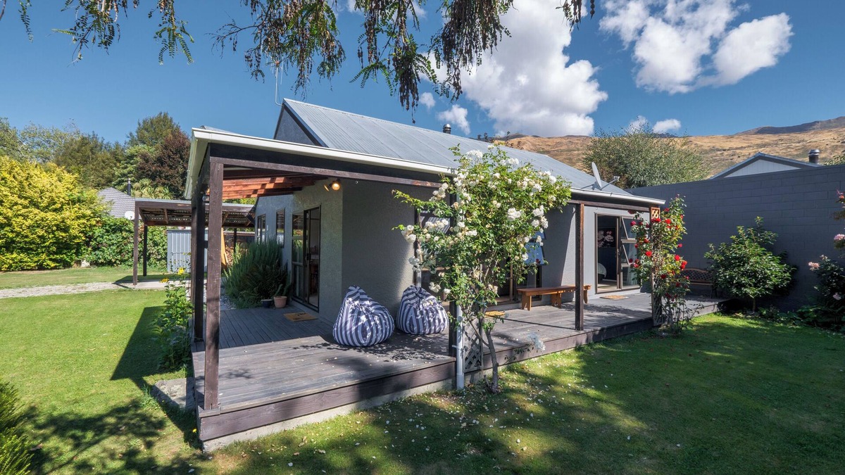 Wanaka Cottage | Haven on Heuchan - Wanaka Holiday Home