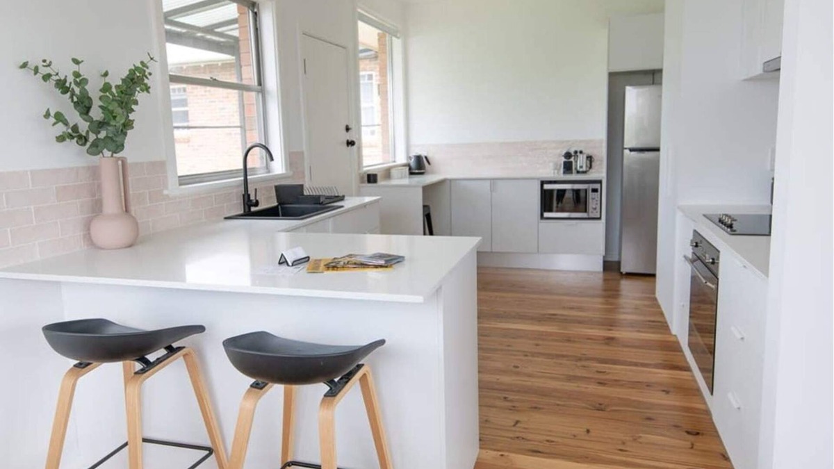 Bletchington House | Haven on Hill - Modern & Charming, Touch of Pink