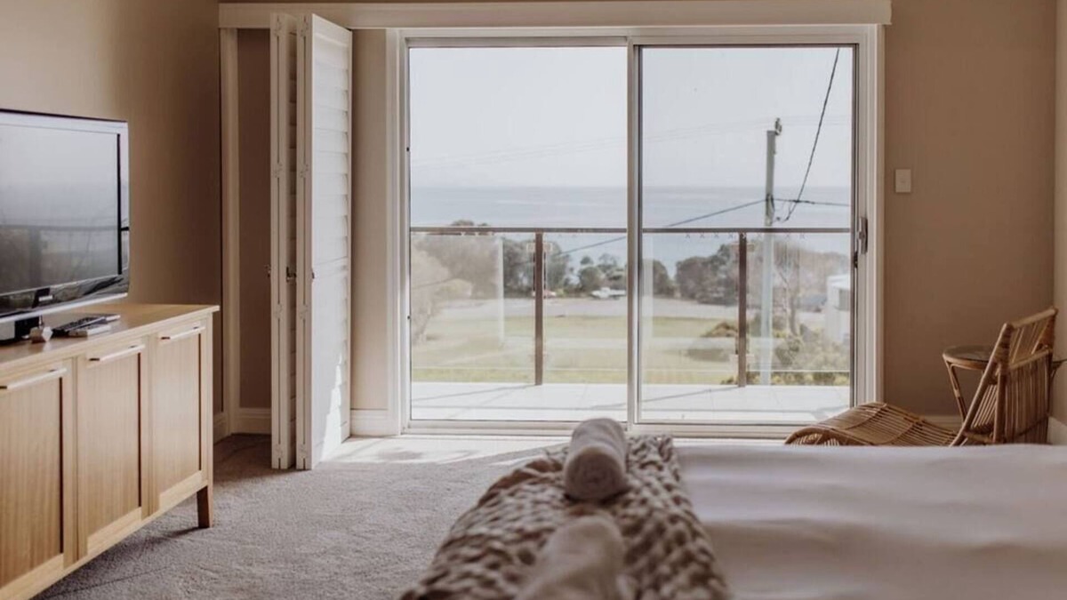 Bicheno Apartment | Haven on James - Luxurious Ocean Vista