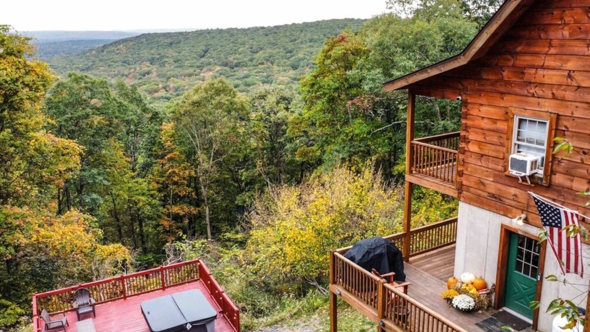 Hickory Hills Cabin | Haven View Retreat | Private Log Cabin | Hot Tub