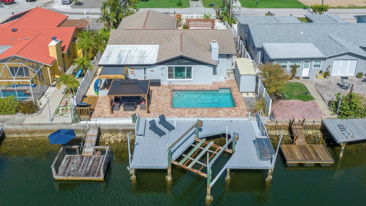 Sea Ranch On The Gulf House | Haven Waterfront Walk to Beach, Pool, Kayak, Games